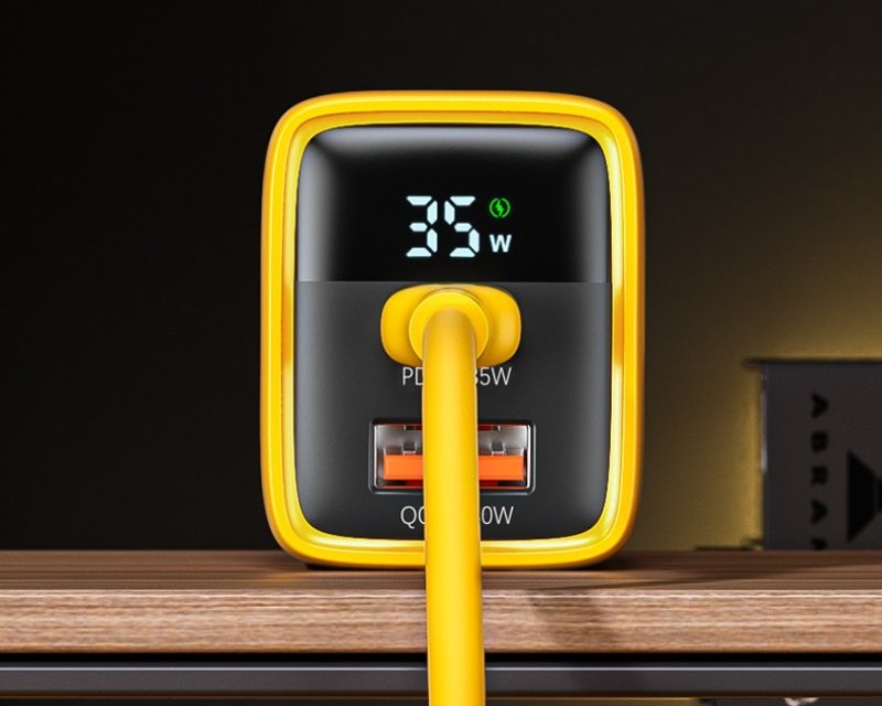 WP-U25 Super brzi Strujni GaN Punjač, 2-porta USB (3.0 i 3.1 Tip-C) 35W, sa displejom, žuti