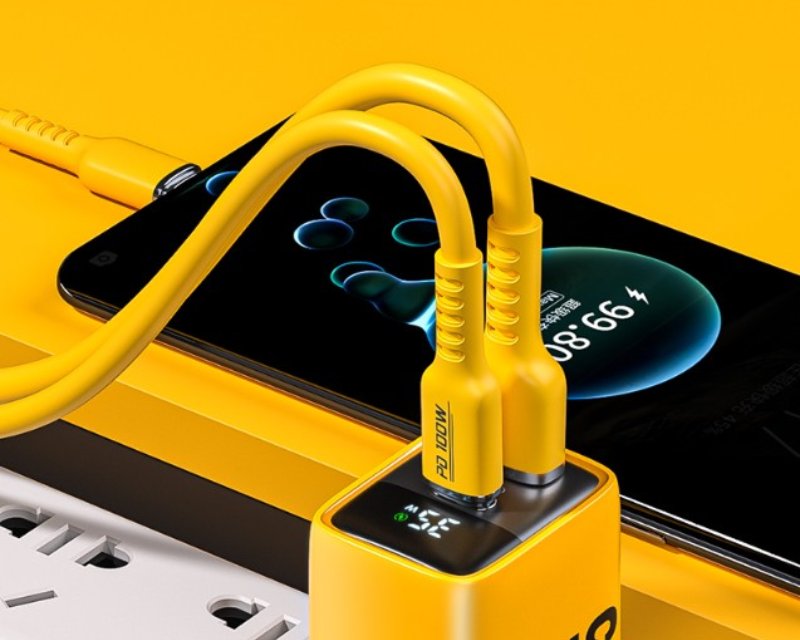 WP-U25 Super brzi Strujni GaN Punjač, 2-porta USB (3.0 i 3.1 Tip-C) 35W, sa displejom, žuti