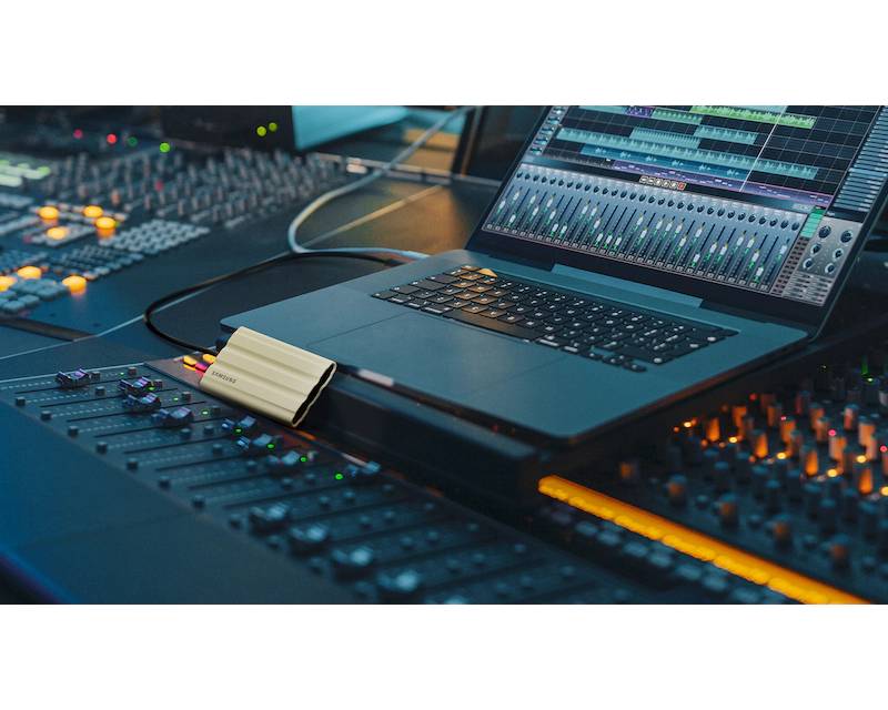 Portable T7 Shield 4TB crni eksterni SSD MU-PE4T0S