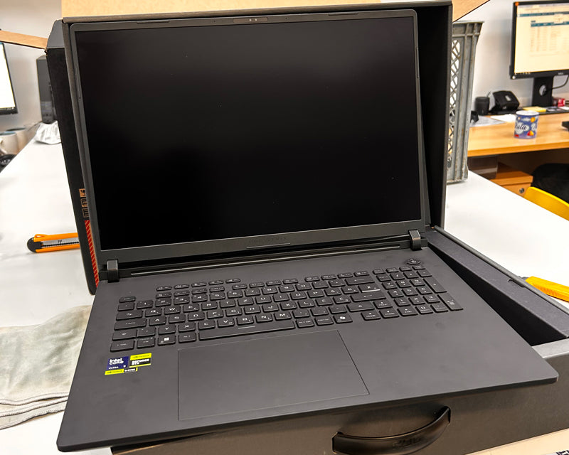 ROG Strix SCAR 18 G835LX-SA123X (18 inča 2.5K, Ultra 9 275HX, 64GB, SSD 2TB + 2TB, RTX 5090, Win11 Pro) laptop outlet